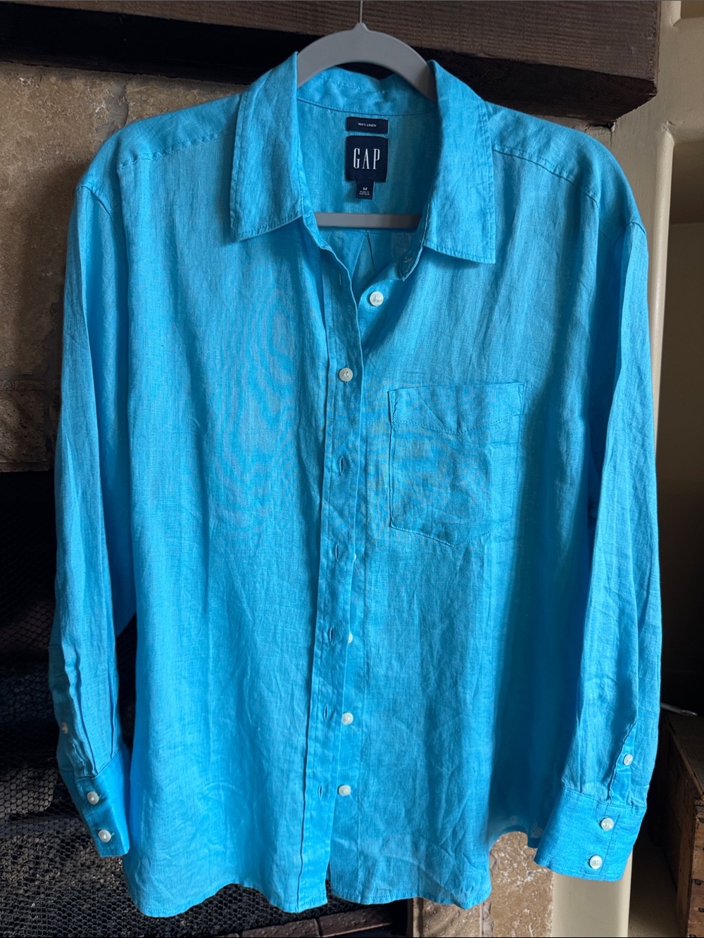 GAP women’s NWOT Bright Turquoise Button-Down Shirt M